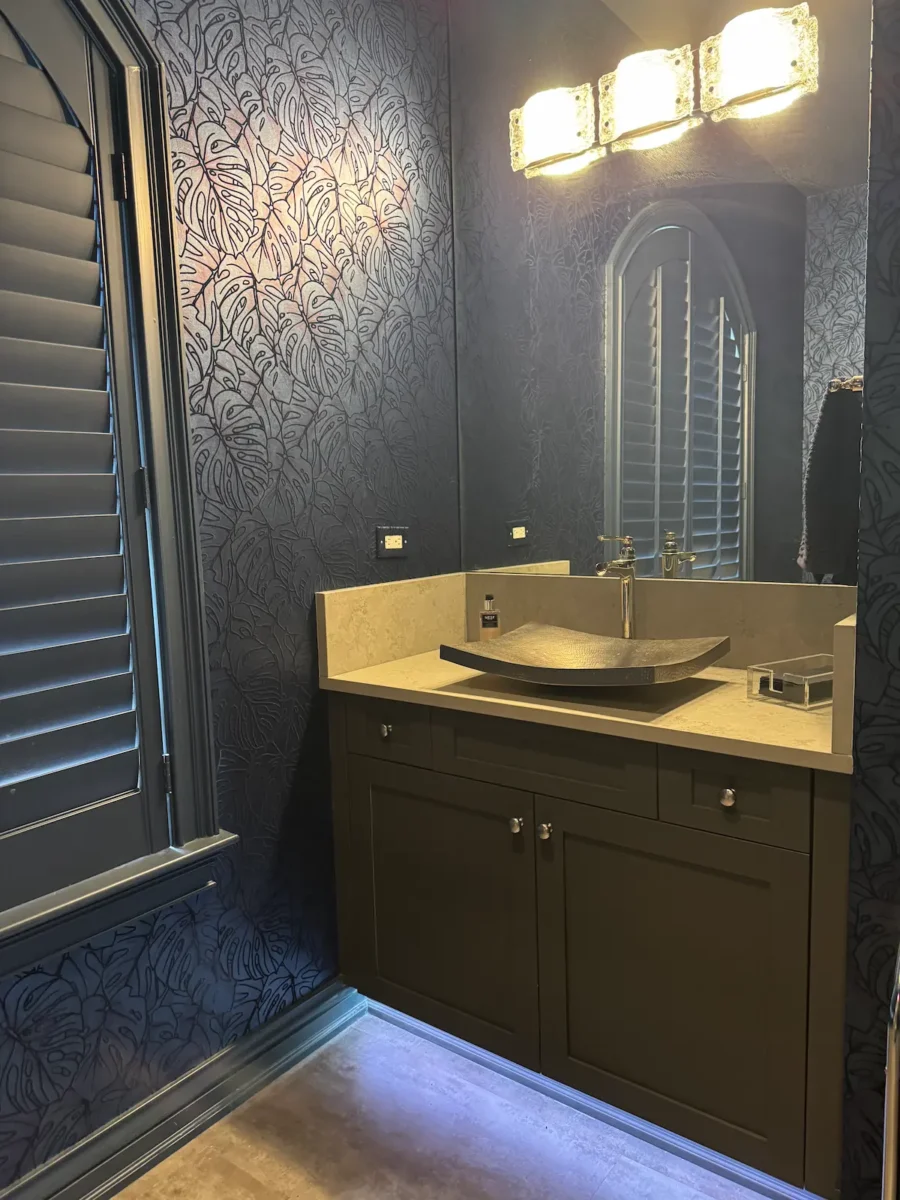 Less is More Technique in the Bathroom